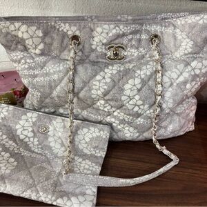 & Other Stories Gray and White Tote Bag